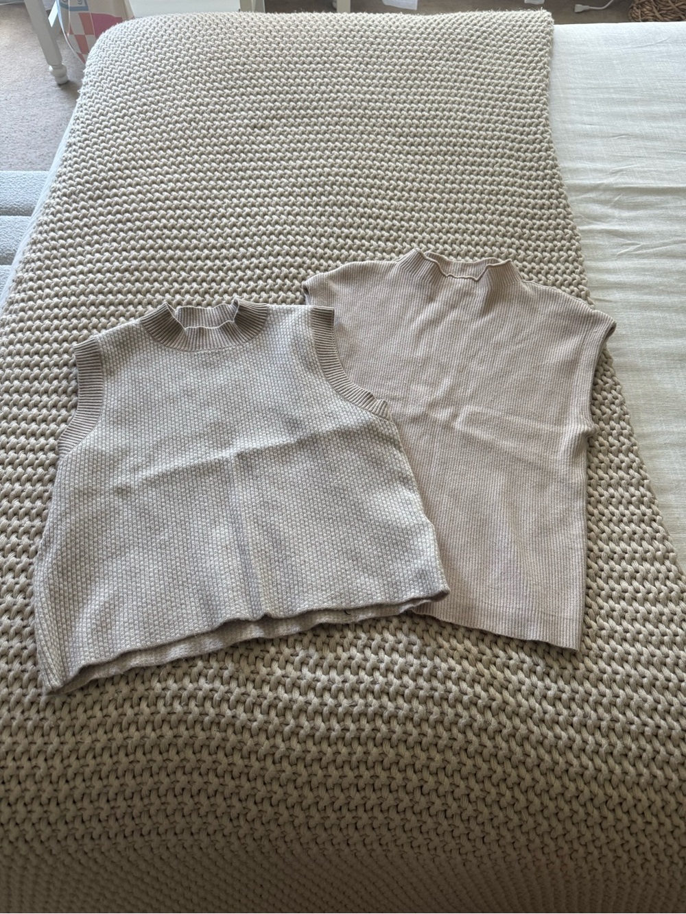 Set of 2 Knit Sleeveless Tops
